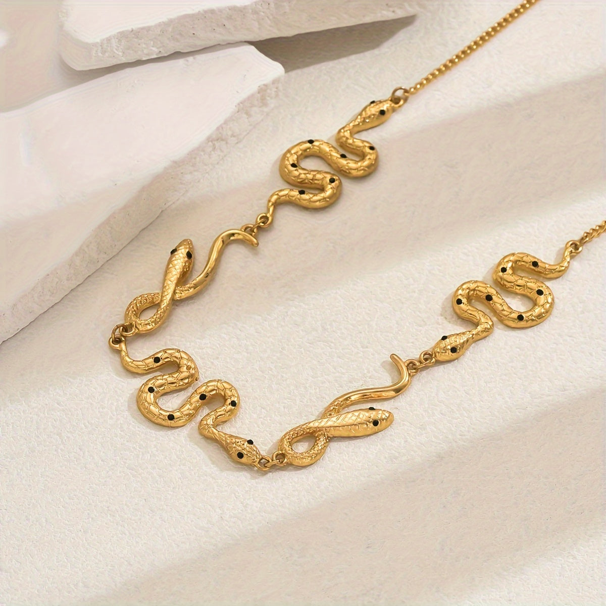 Elegant Gothic Pendant Necklace with Rhinestones Alloy Chain Animal