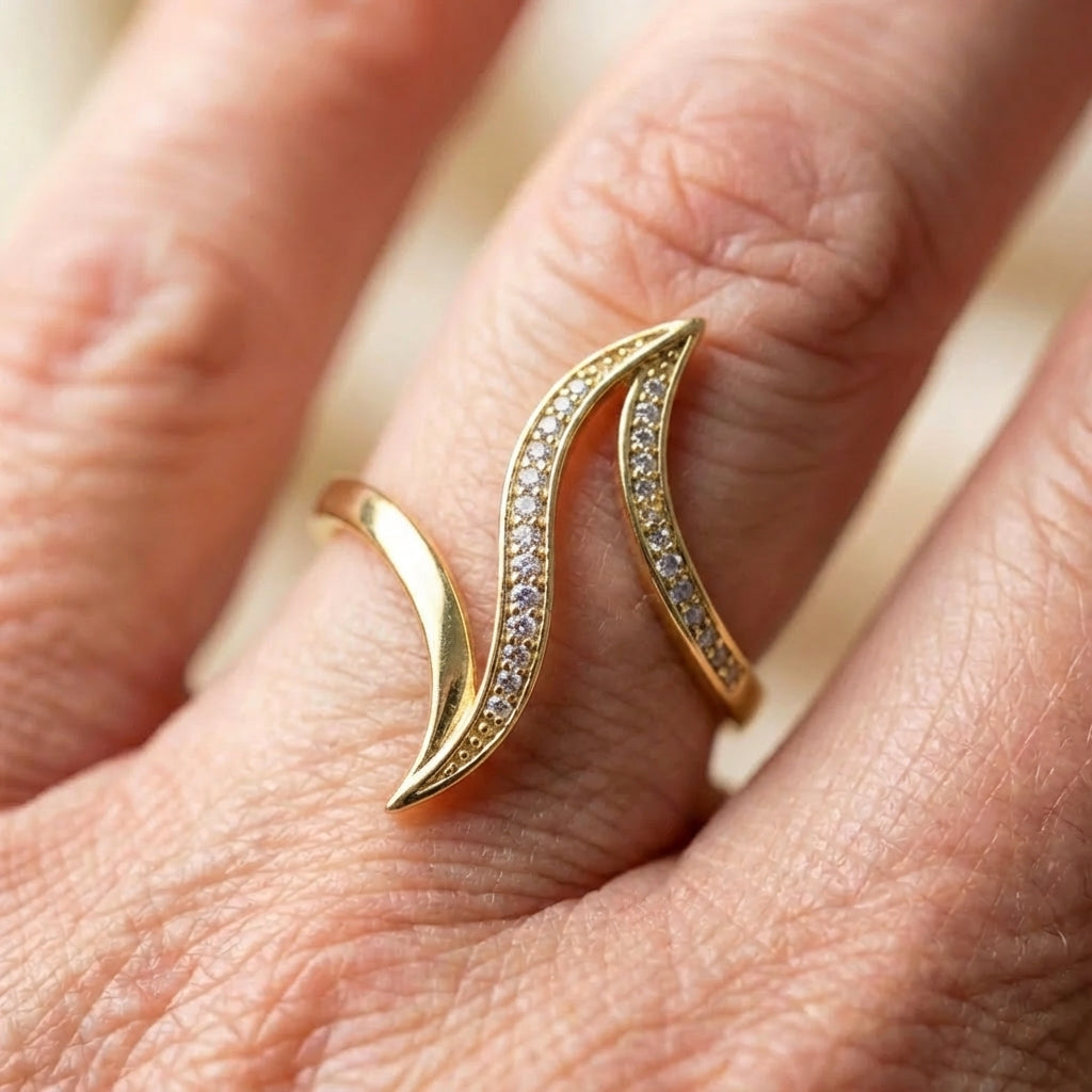 Elegant Flame Gold Twist Ring