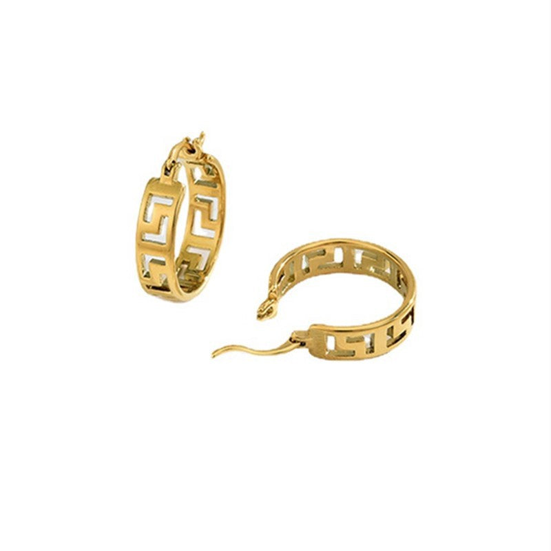Charming Gold Earring for Any Occasion