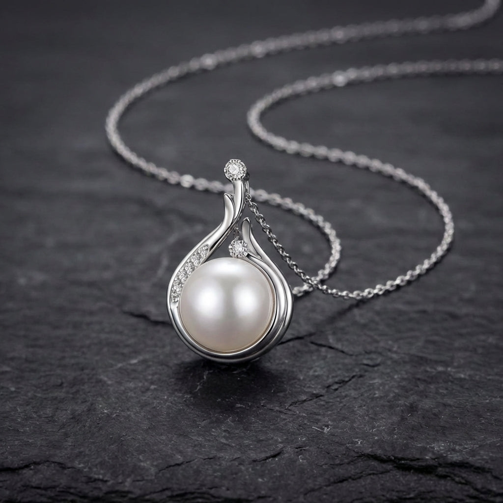 Vintage Silver Teardrop Pearl Necklace