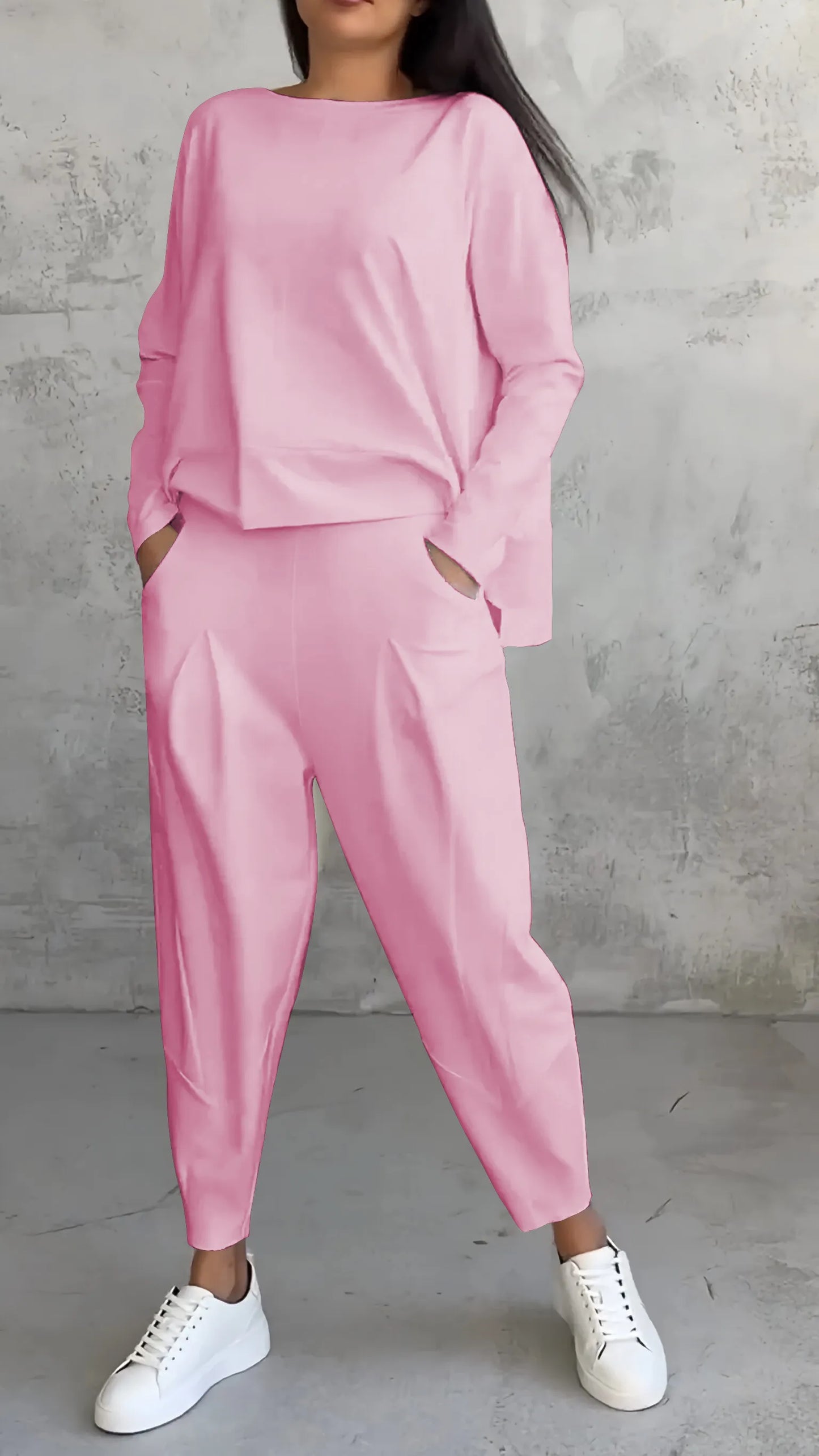 Two-piece set in a casual relaxed fit style