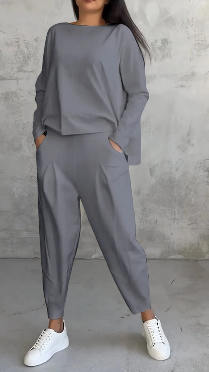 Two-piece set in a casual relaxed fit style