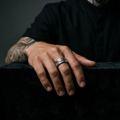 Wolf Wilderness Panoramic Band Ring