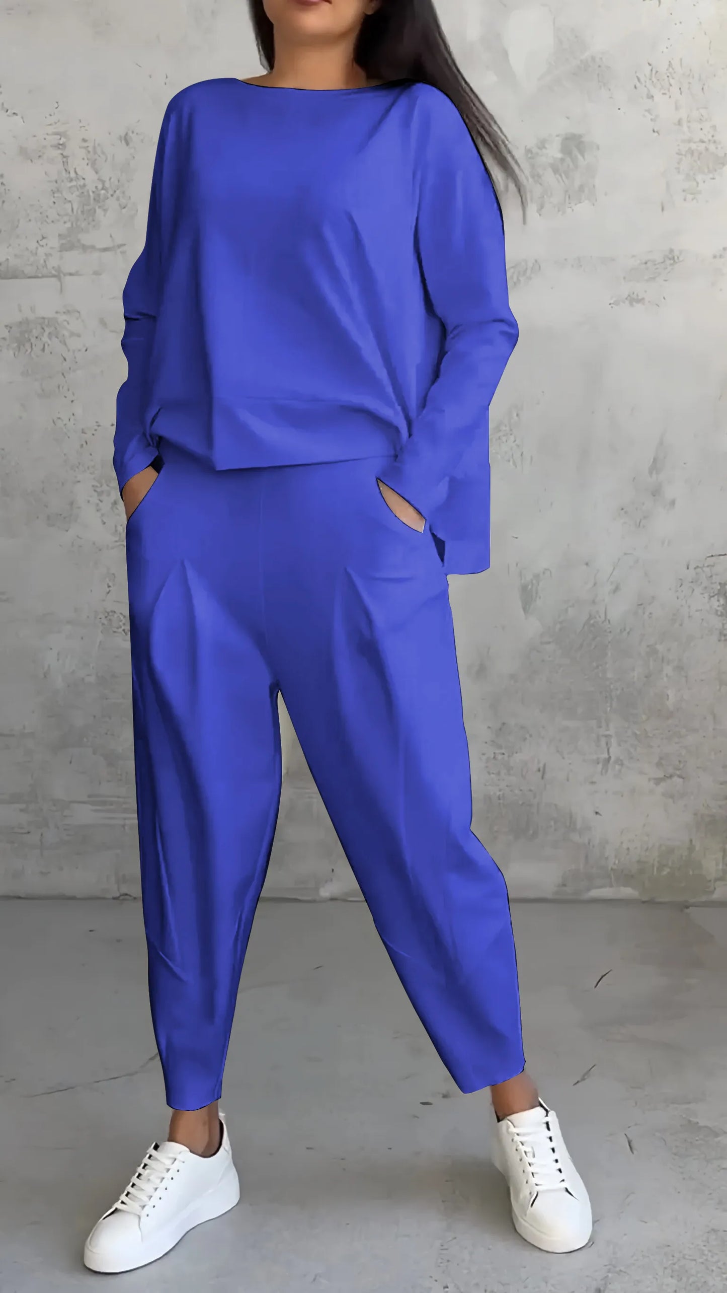 Two-piece set in a casual relaxed fit style