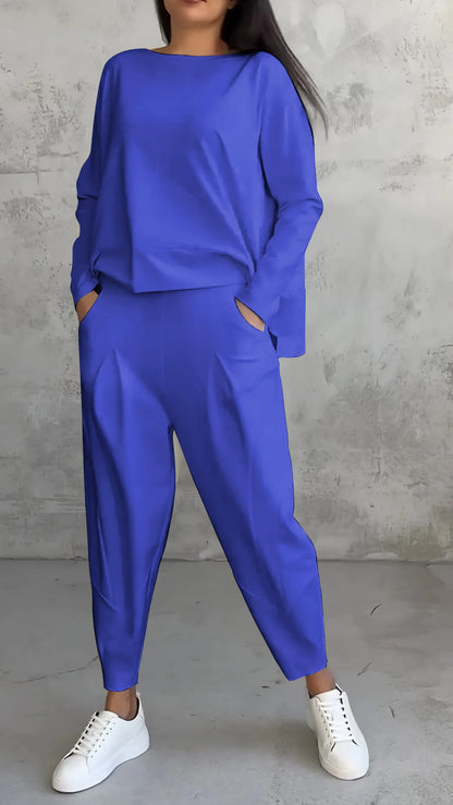 Two-piece set in a casual relaxed fit style