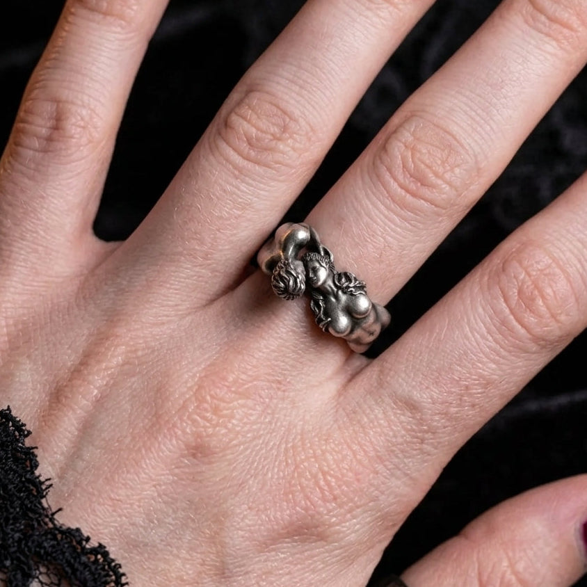 Two Lovers Kissing Ring