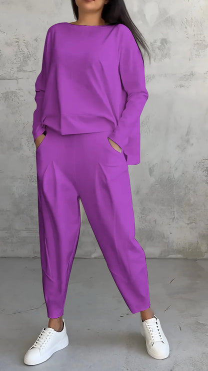 Two-piece set in a casual relaxed fit style