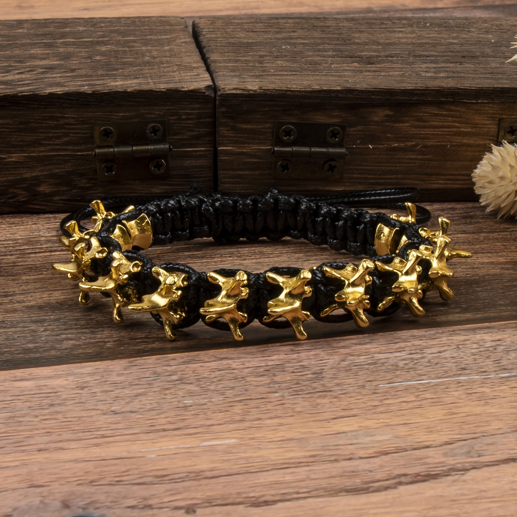 A Punk Style Alloy Skull Two Loop Bracelet Men and Women