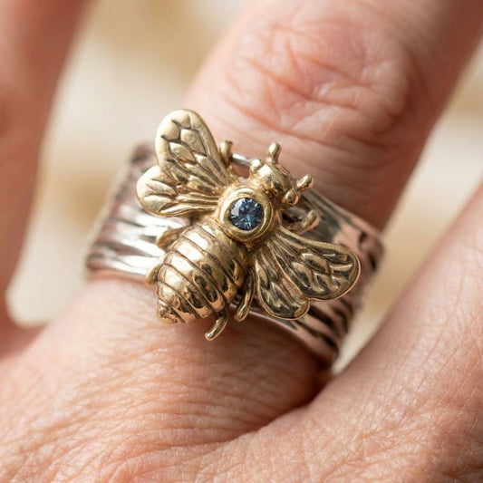 Elegant Bee Sapphire Ring