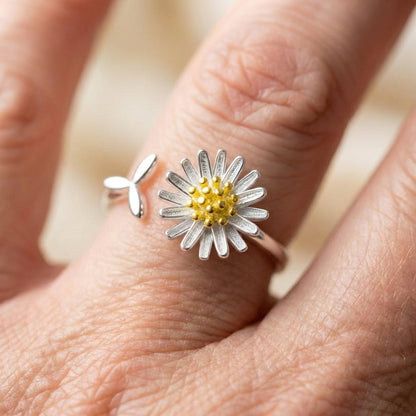 Elegant Daisy Flower Ring