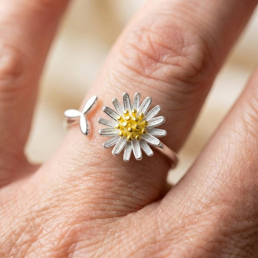 Elegant Daisy Flower Ring