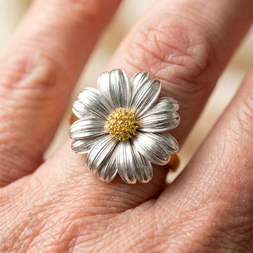 Elegant Daisy Flower Ring