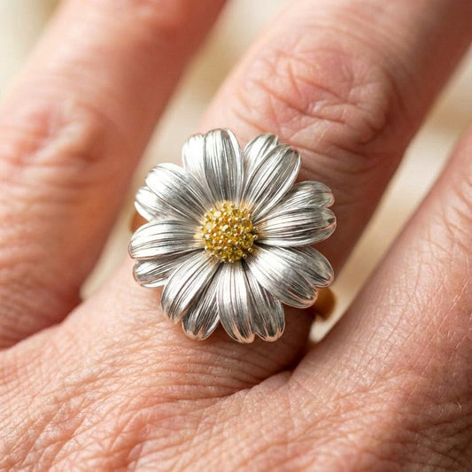 Elegant Daisy Flower Ring
