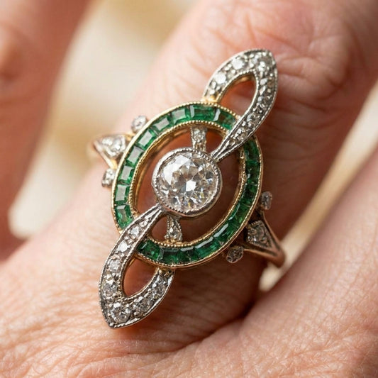 Elegant Emerald Diamond Ring