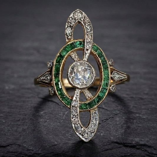Elegant Emerald Diamond Ring 31700634