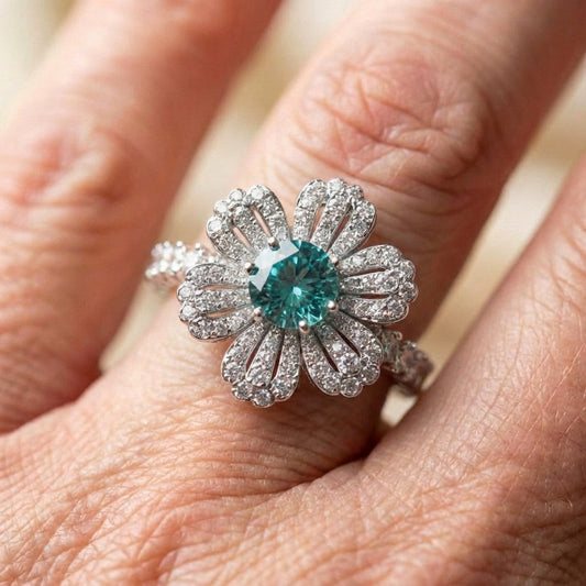 Elegant Emerald Flower Ring