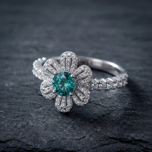 Elegant Emerald Flower Ring 79013728
