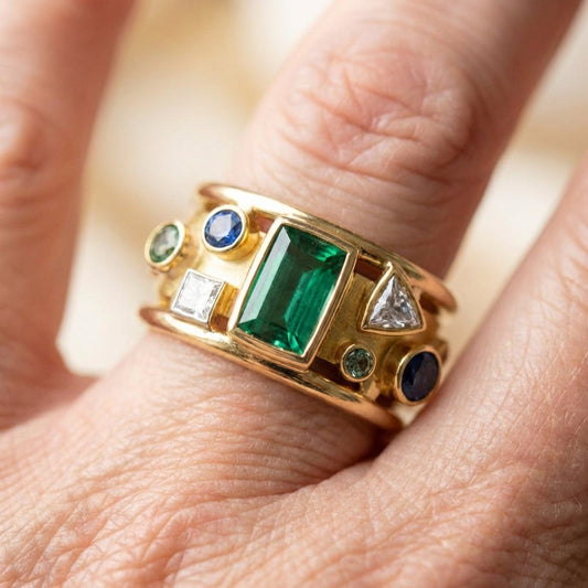 Elegant Emerald Gemstone Ring