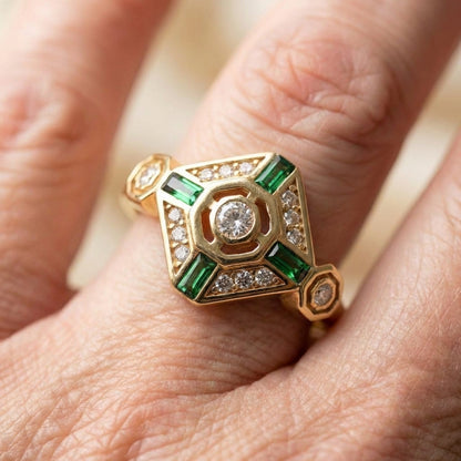 Elegant Emerald Palace Ring