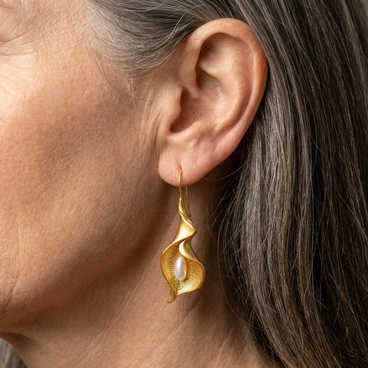 Elegant Gold Flower Earrings