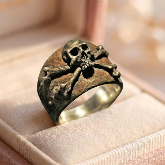 Elegant Gothic Skull Band Ring