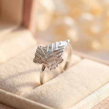 Elegant Maple Leaf Ring