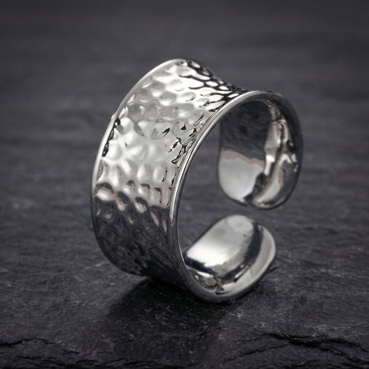Elegant Silver Hammered Ring 56183423