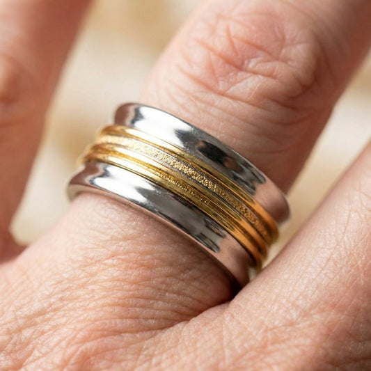 Elegant Two Tone Wire Ring