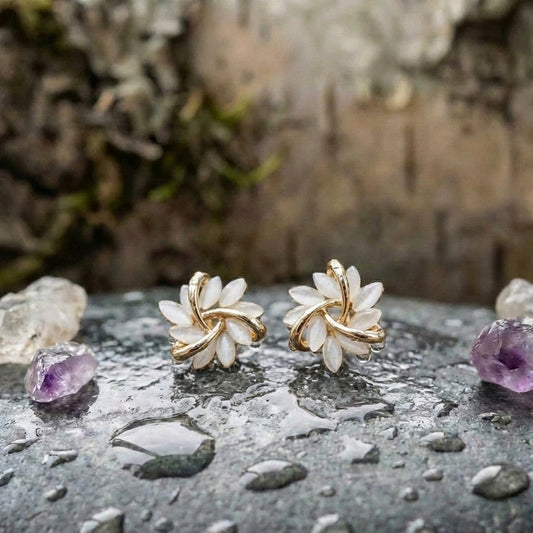 Elegant And Exquisite Opal Petal Circle Stud Earrings In Gold