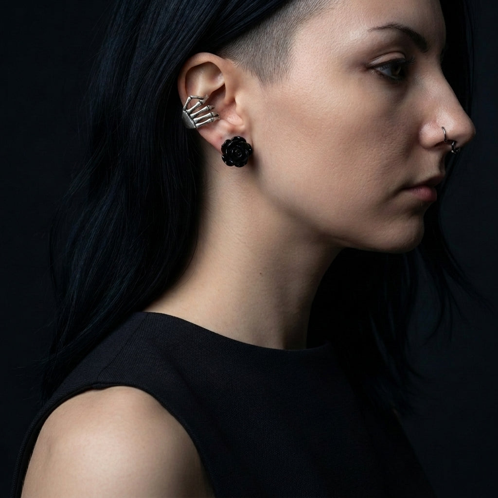 Skeleton Hand Clasp Ring
