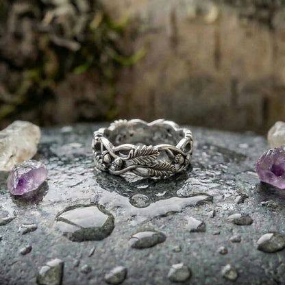 Elegant Leaf Twist Ring