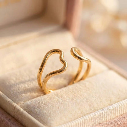 Elegant Gold Curved Ring