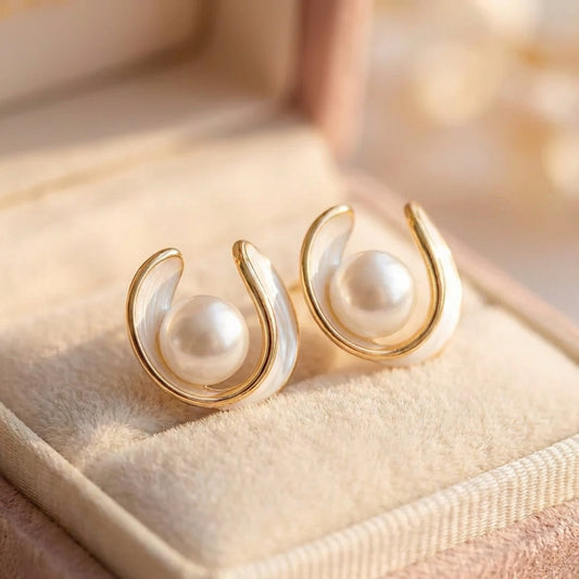 Luxury Earrings With White Opal And Pearls In Gold