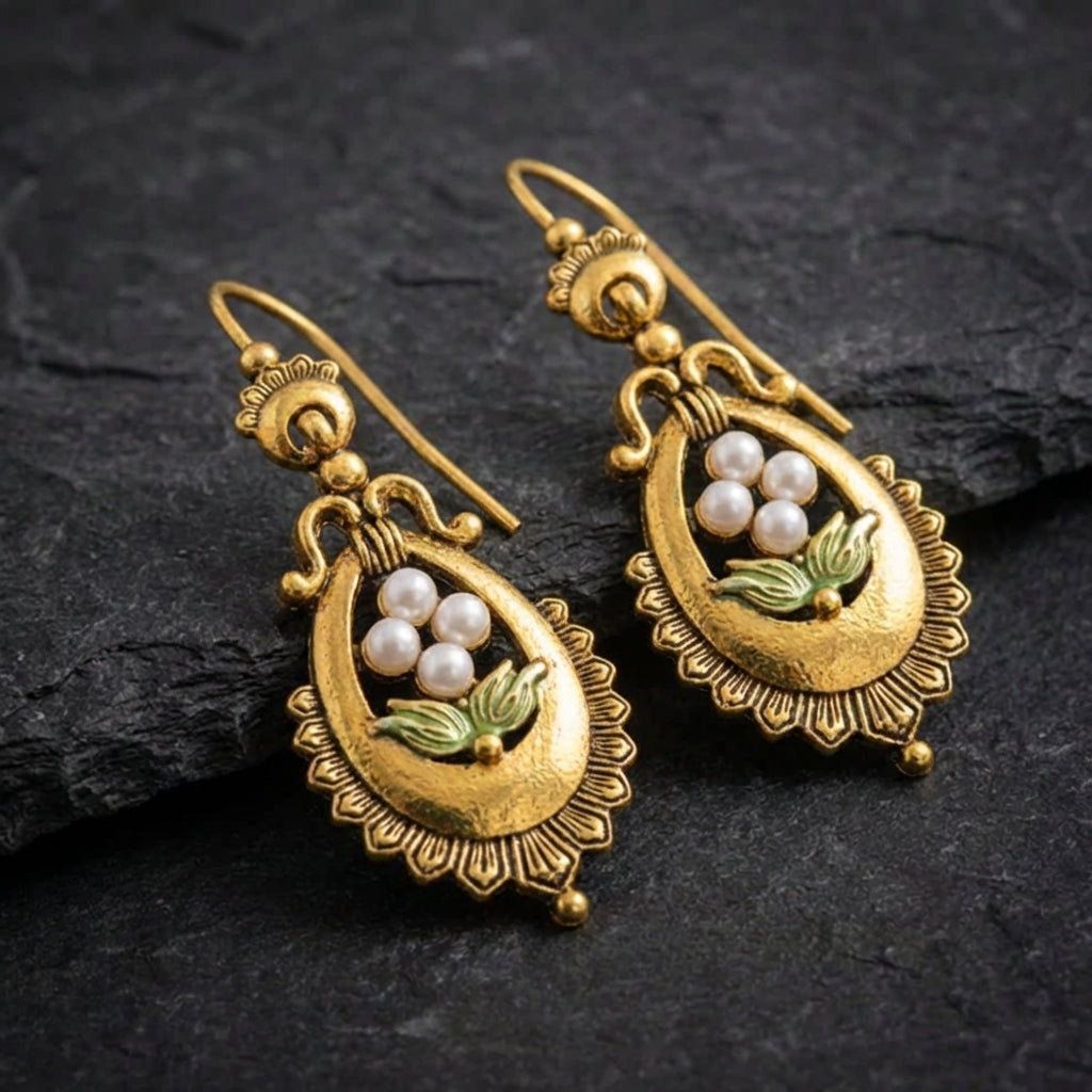 Elegant Gold Pearl Earrings 04904192