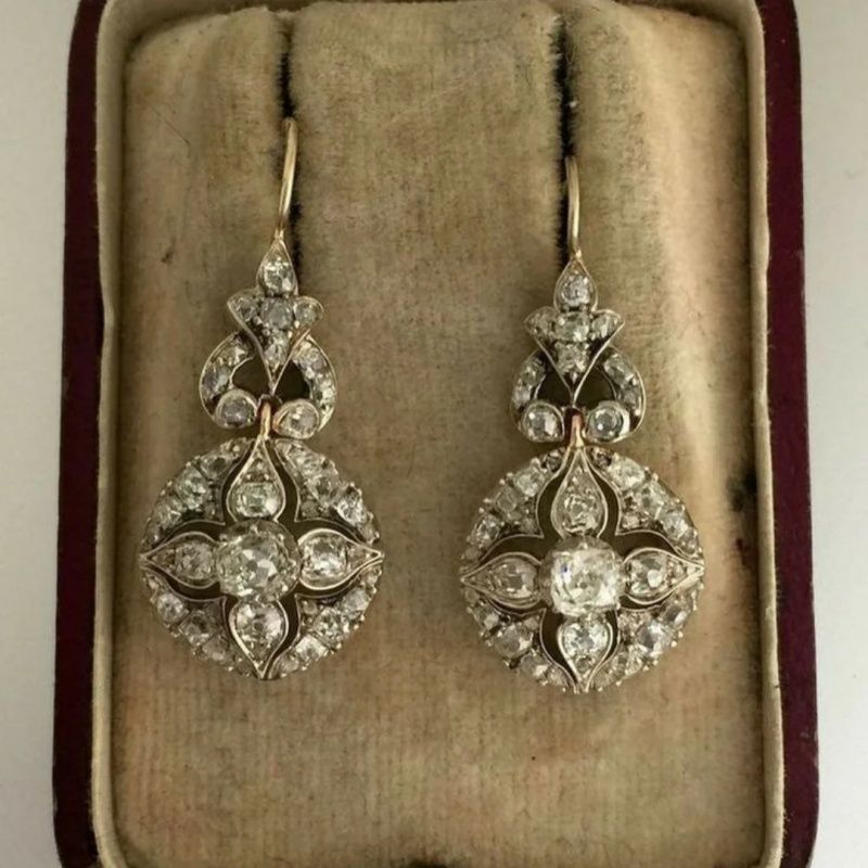 Charming Earring for Any Occasion