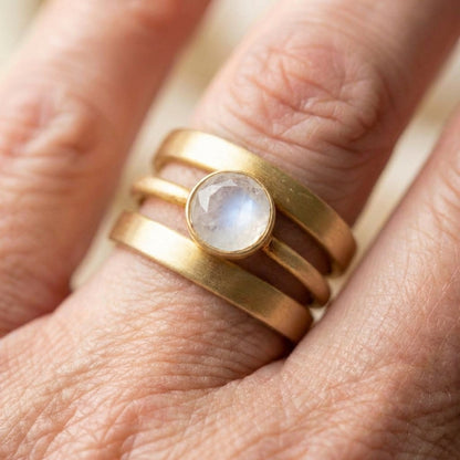 Vintage Gold & Inlaid Moonstone Ring