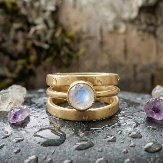 Vintage Gold & Inlaid Moonstone Ring