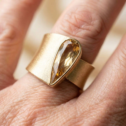 Vintage Gold Oval Ring