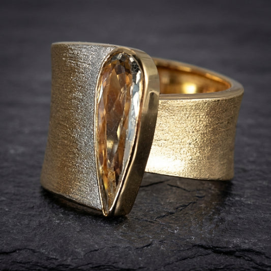 Vintage Gold Oval Ring 51647679