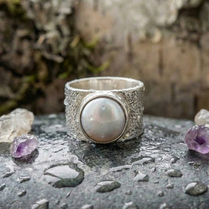 Vintage Inlaid White Pearl Silver Ring